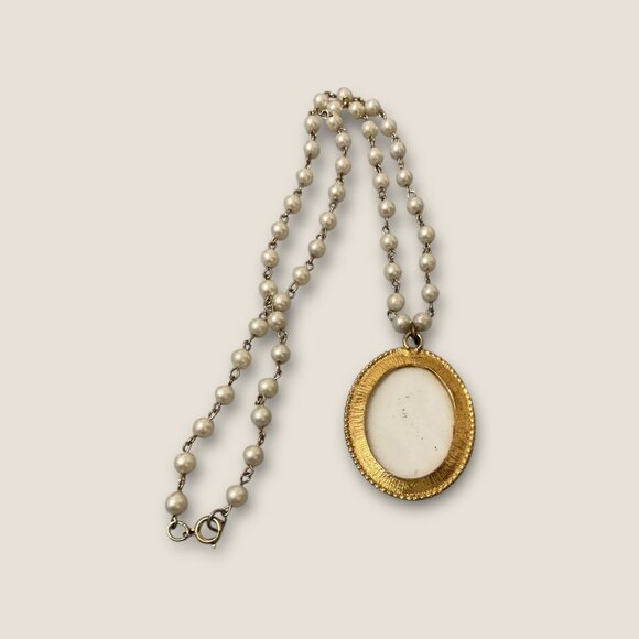 Vintage Peacock Painted Porcelain Pendant Necklace 22" Beaded Faux Pearl - Picture 3 of 3